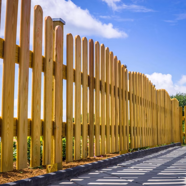 Houten tuinhekken plaatsen en repareren